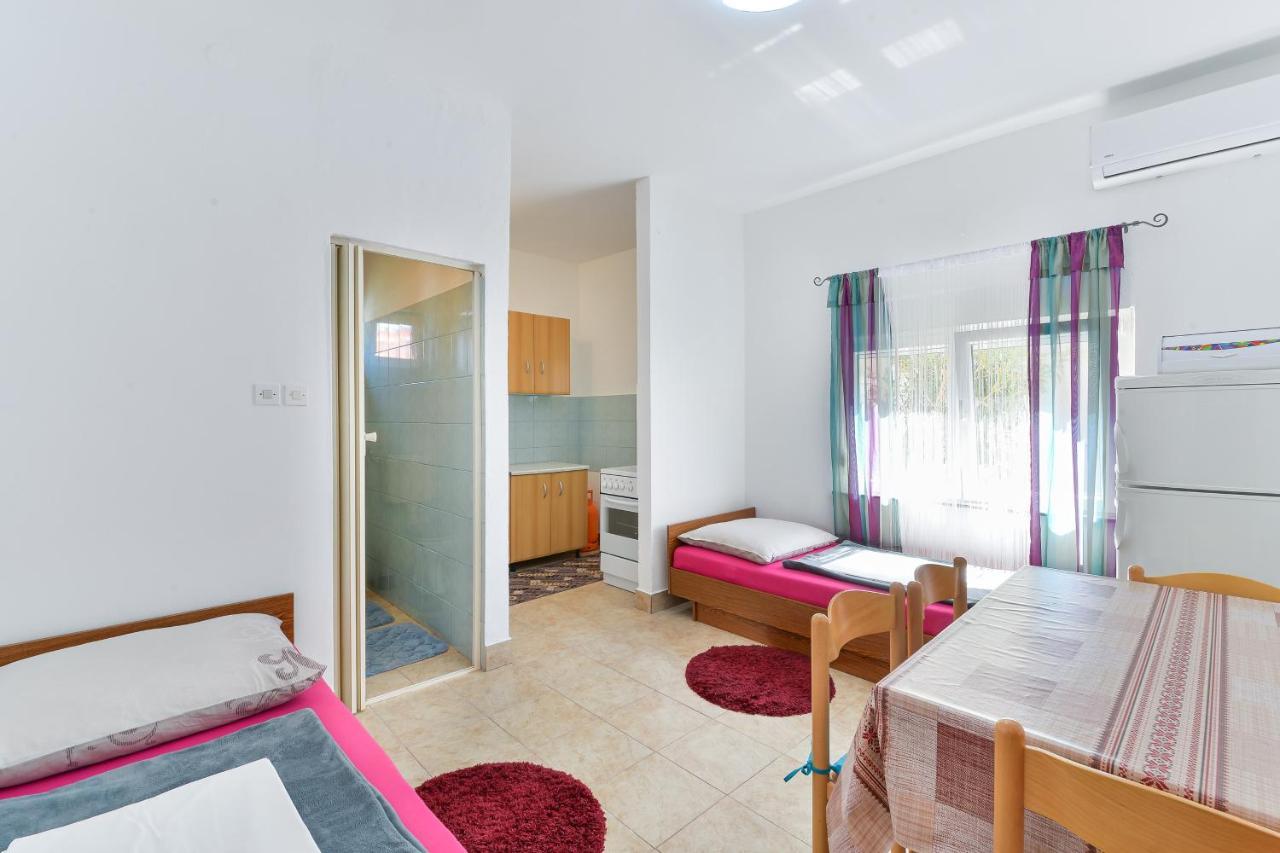 Apartments With A Parking Space Nin, Zadar - 19555 ภายนอก รูปภาพ